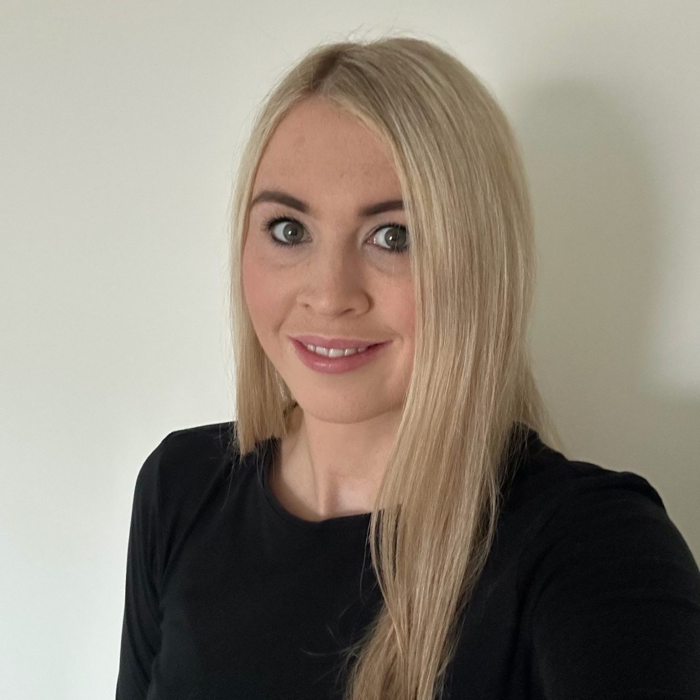 Photo of Lead Physiotherapist Jenna. Long hair, smiling.